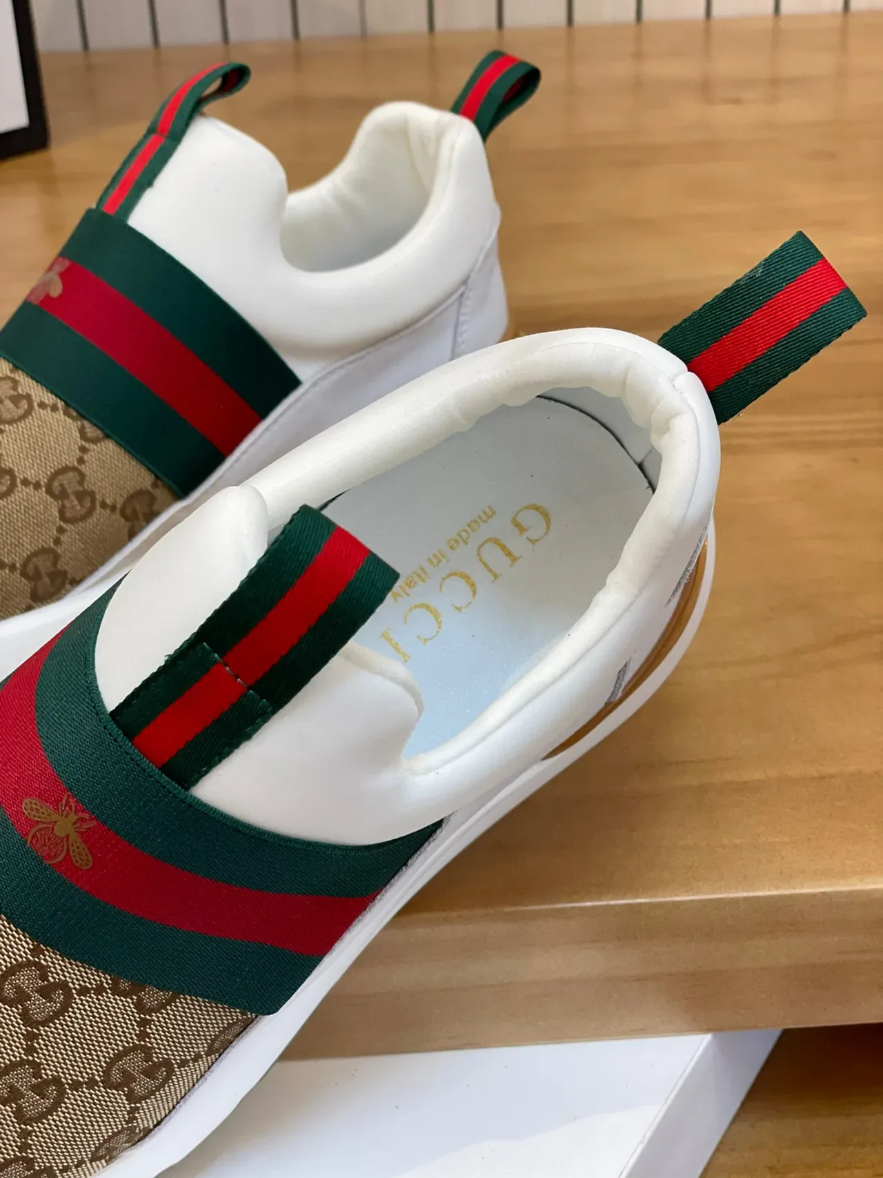 Gucci Screener भूरा और सफेद GG Monogram Web Strap लाइफस्टाइल स्नीकर 7