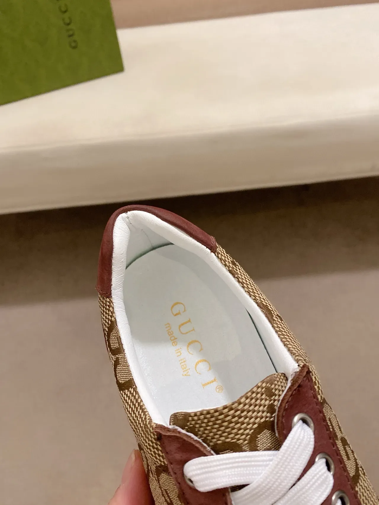 Gucci Screener Beige Burgundy GG Monogram Tênis Lifestyle 3