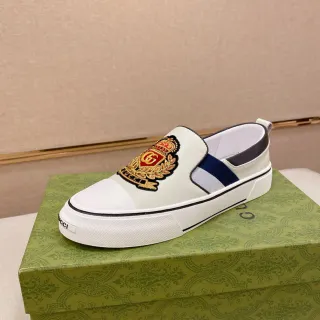 Gucci Screener 刺绣 Crest 白色乐福鞋