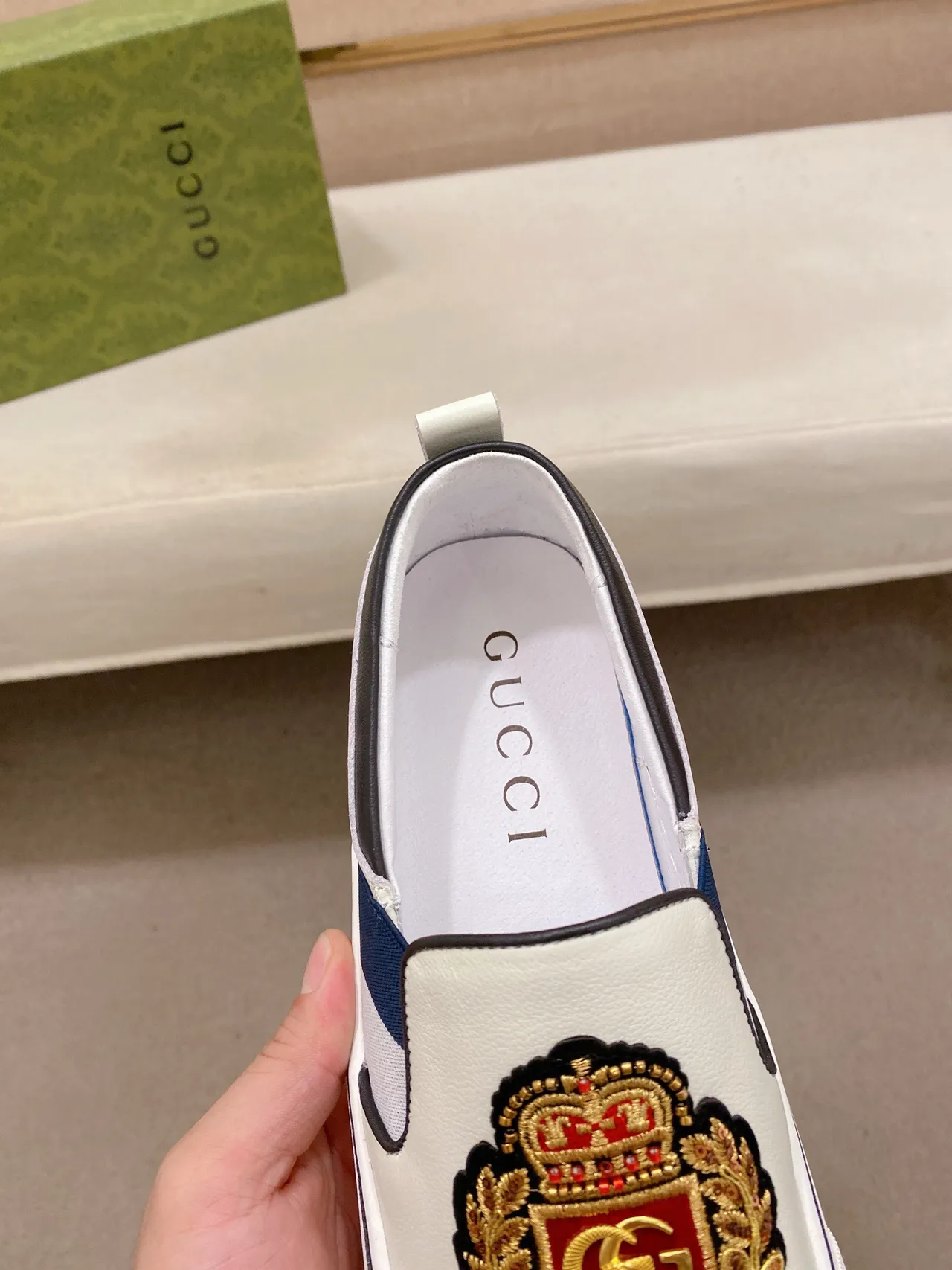Gucci Screener Embroidered Crest White Loafer 7