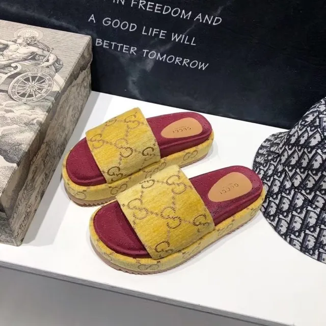 Gucci Screener सरसों का पीला और बर्गंडी GG Monogram प्लेटफॉर्म स्लिपर्स 6