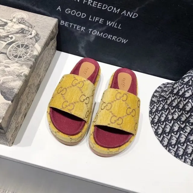 Gucci Screener सरसों का पीला और बर्गंडी GG Monogram प्लेटफॉर्म स्लिपर्स 7