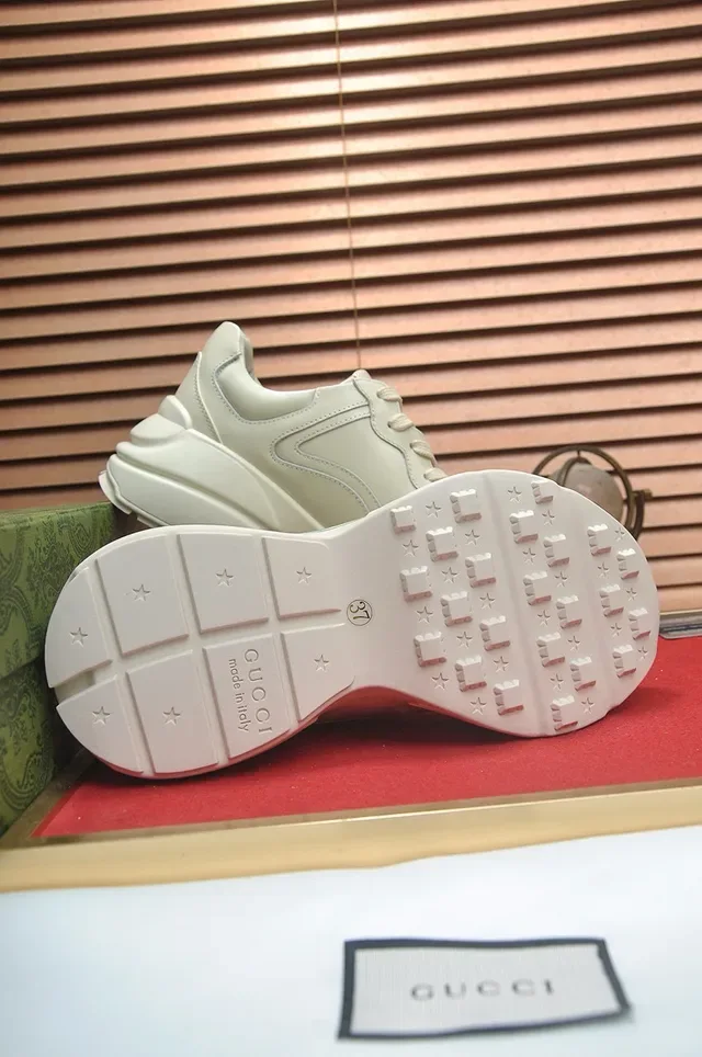 Gucci Screener Off-White Couro Interlocking GG Logo Lifestyle Sneakers 2