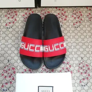 Gucci Screener Zapatillas con Correa y Logo Rojo