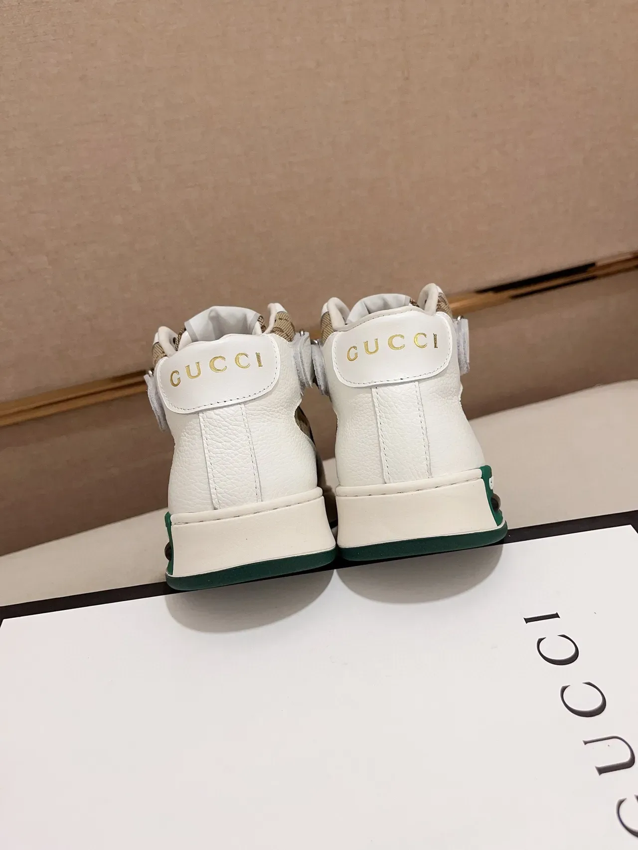 Gucci Screener White Beige Green Red tênis lifestyle 8