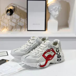 Gucci Screener Zapatillas chunky blancas y rojas con gráfico de labios