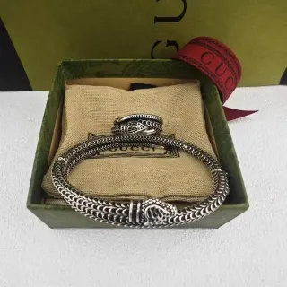 سوارة Gucci سيربانت فضي أخضر سلسلة ربط أفعى رؤوس منحوتة