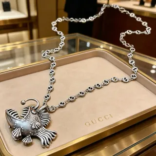 Gucci সিলভার ব্ল্যাক মেটাল ইনামেল-অ্যাকসেন্টেড ইন্টারলকিং G লিংকস হার