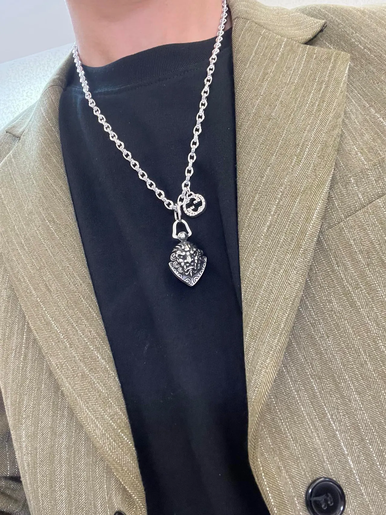 Gucci Silver Chain Ornate Heart Locket Necklace 8