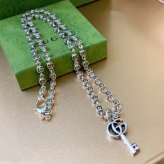 Gucci Collier Chaîne Argent Maillons GG Interconnectés Pendentif en Forme de Clé