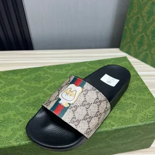 صنادل غوتشي GG Monogram كانفاس ويب سترايب كرتون كلب