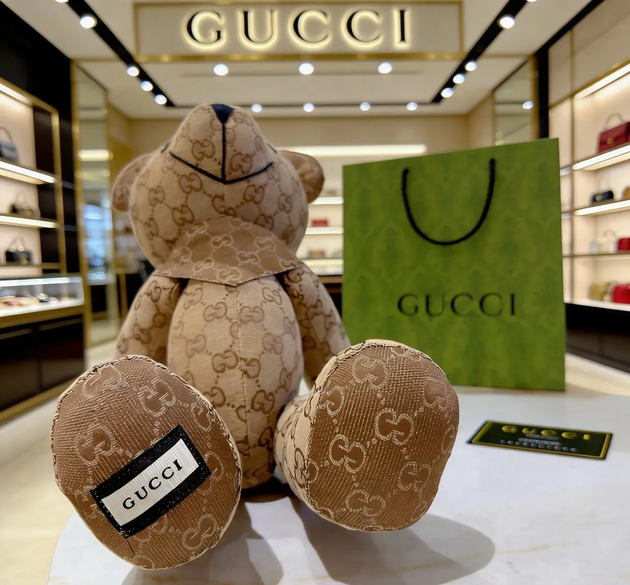 Gucci Teddy Bear Bolso Beige Marrón GG Monogram Canvas Peluche Silueta 2
