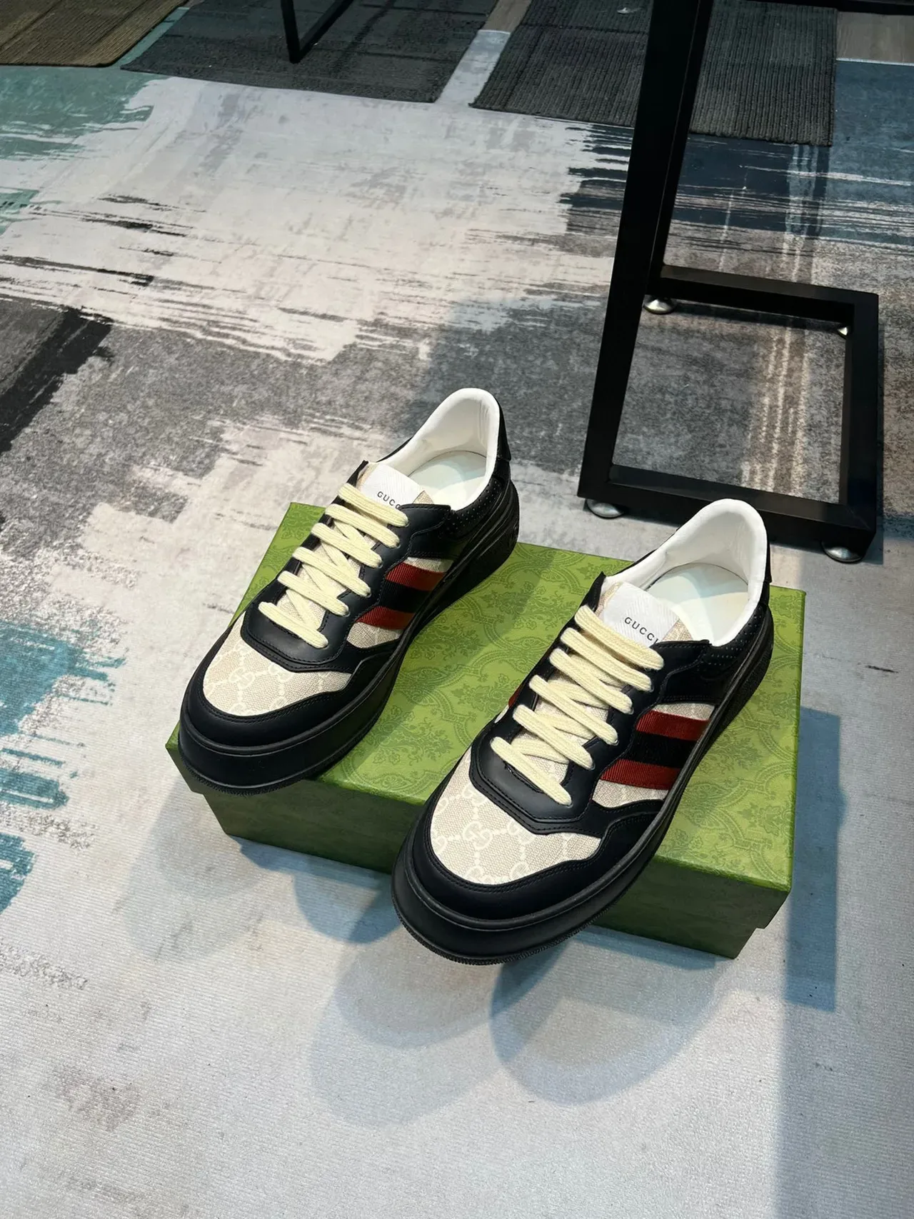 Gucci Tennis 1977 Zapatillas Lifestyle con Monograma de Lona y Cuero con Rayas de Web 5