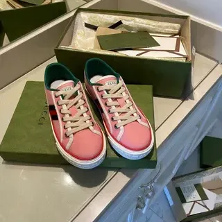 Gucci Tennis 1977 Zapatillas Lifestyle de Lona Rosa con Rayas Web