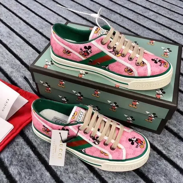 Gucci Tennis 1977 حذاء رياضي أسلوب حياة بطباعة ميكي ماوس وردي 2