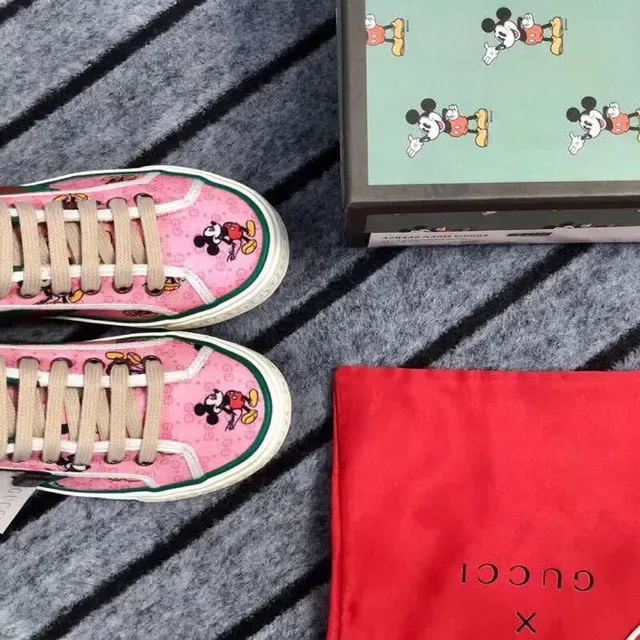 Gucci Tennis 1977 حذاء رياضي أسلوب حياة بطباعة ميكي ماوس وردي 5