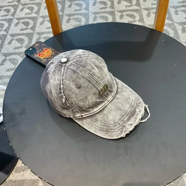 Gucci Casquette de béisbol en denim gris lavé 4