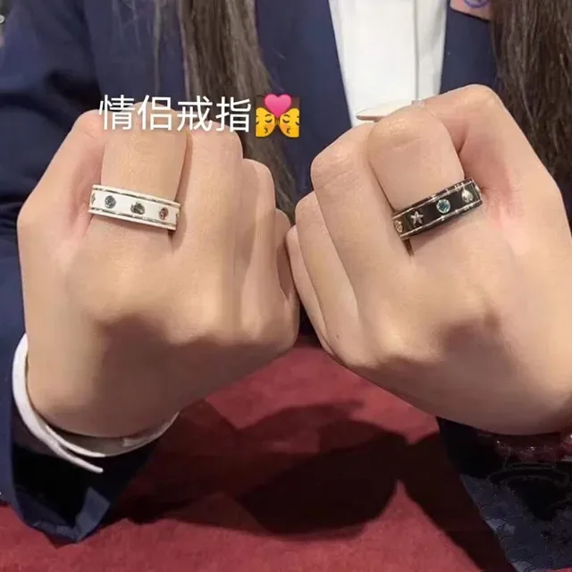 Gucci Bague à Bande Céramique Blanche et Noire avec Borde Doré 2