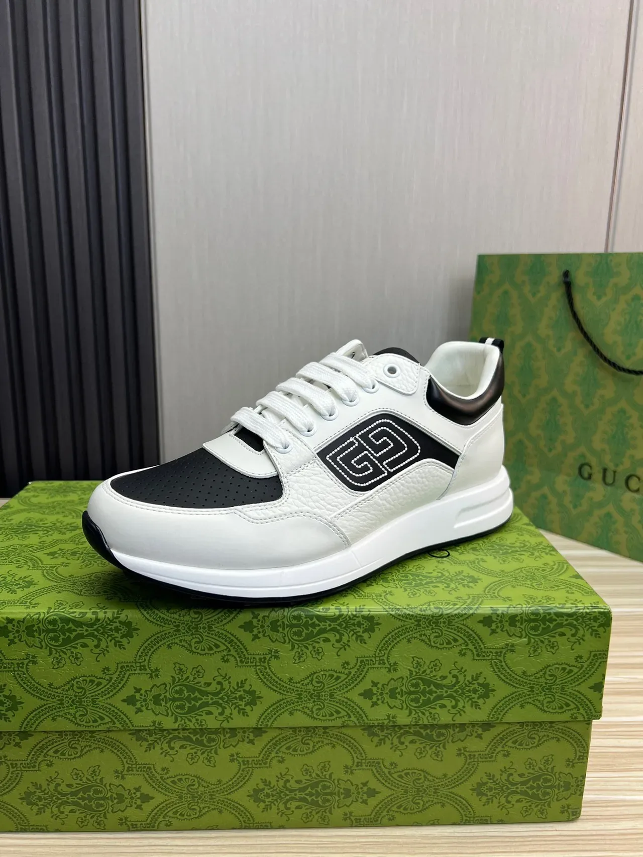 Gucci White Black Leather-Paneled Perforated Toe Lifestyle Sneakers 2