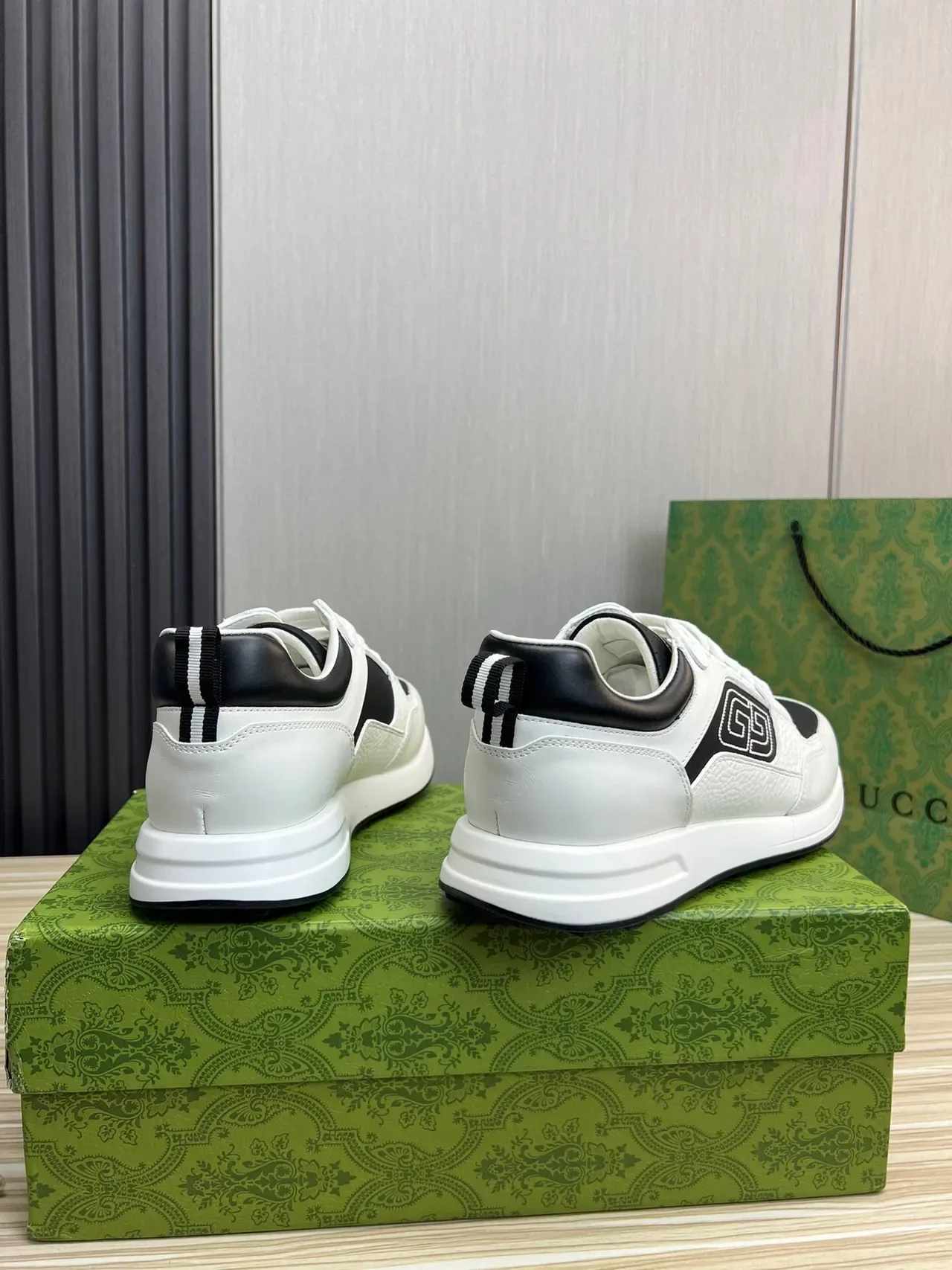 Gucci White Black Leather-Paneled Perforated Toe Lifestyle Sneakers 5