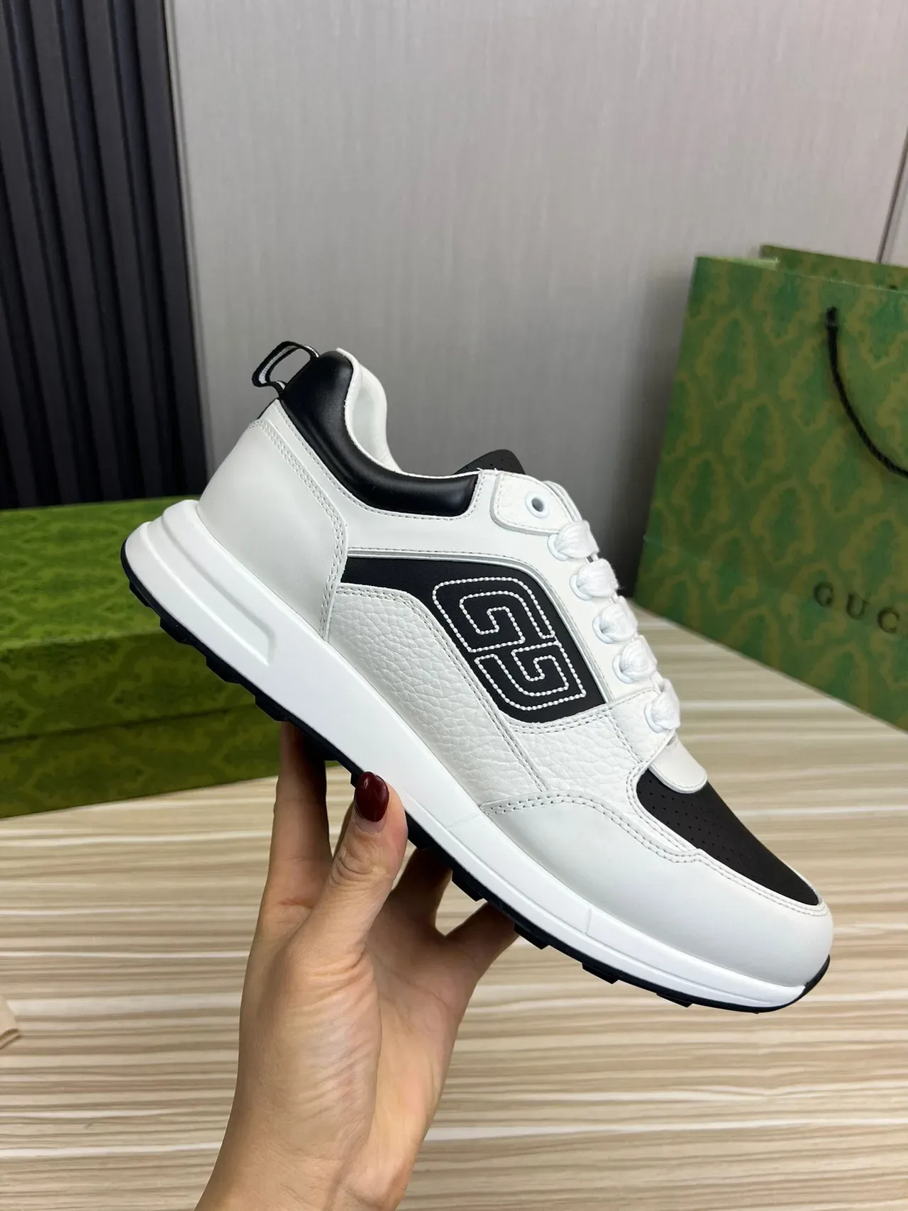 Gucci White Black Leather-Paneled Perforated Toe Lifestyle Sneakers 7