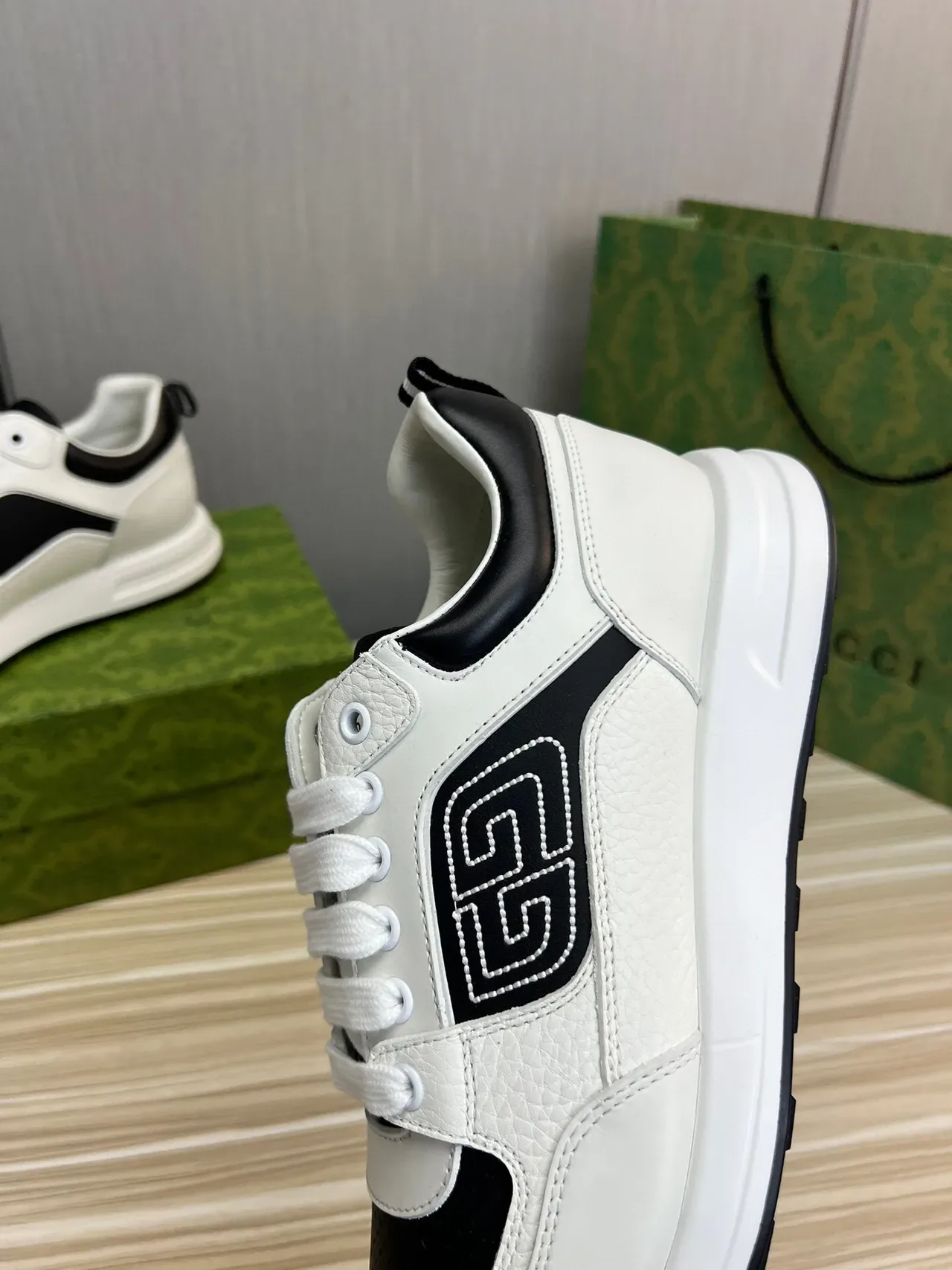 Gucci White Black Leather-Paneled Perforated Toe Lifestyle Sneakers 8