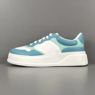 Gucci zapatillas lifestyle de cuero con bloqueo de color blanco y azul GG Monogram de lona