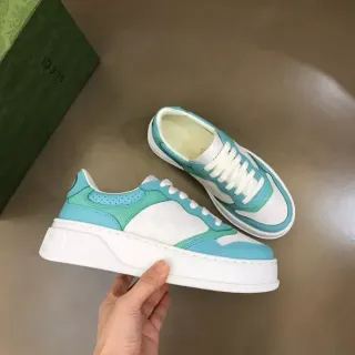 Gucci Zapatillas Lifestyle Blancas Azules con Suela de Plataforma y Panel Monograma GG