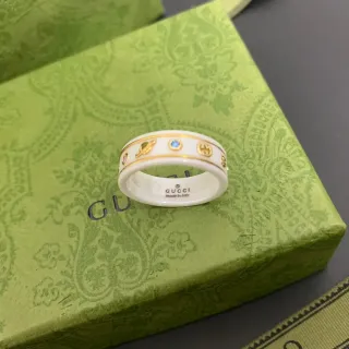 Gucci Anel de Ouro Branco com Trim de Cerâmica
