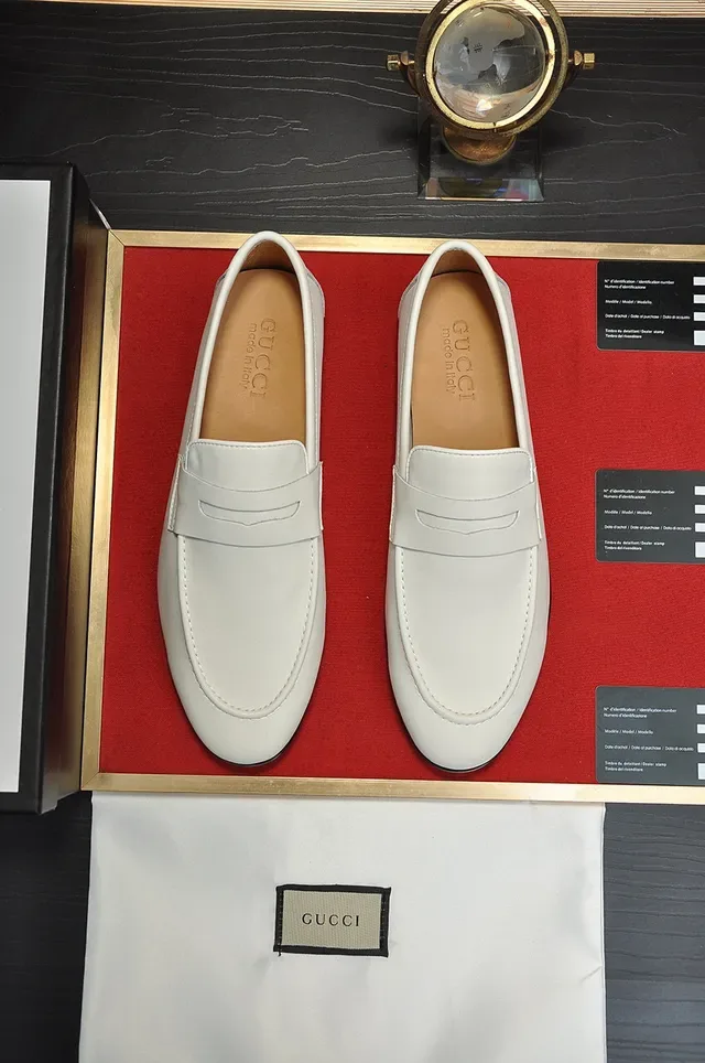 Gucci সাদা চামড়া Penny Strap লুফার 9