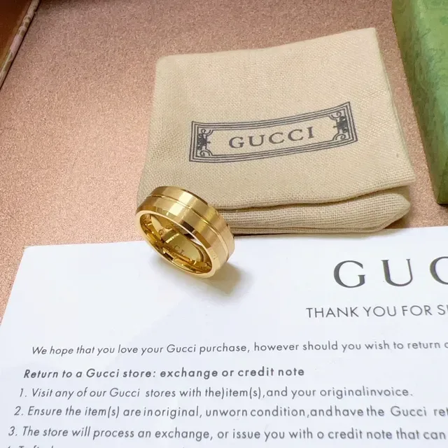 Gucci حلقة عريضة ذهبية مصقولة ثنائية الخندق مينيماليست 2