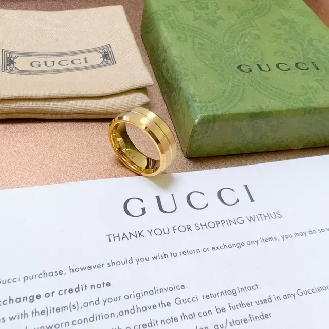 Gucci حلقة عريضة ذهبية مصقولة ثنائية الخندق مينيماليست 7