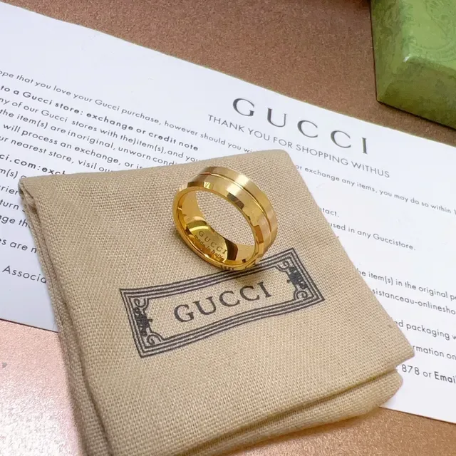 Gucci حلقة عريضة ذهبية مصقولة ثنائية الخندق مينيماليست 9