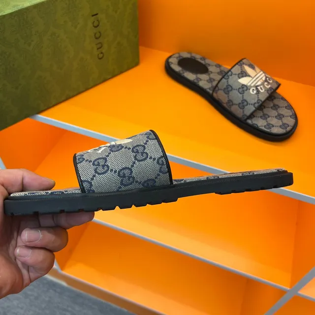 Gucci x Adidas Screener Slide gris GG Monogram mules 2