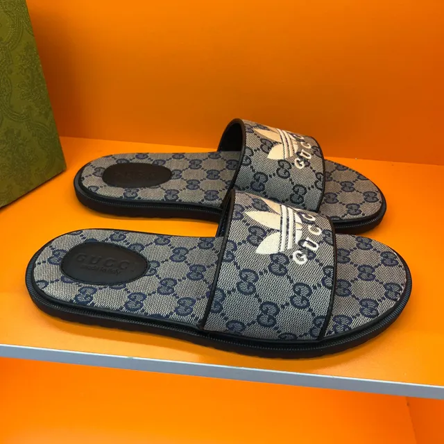 Gucci x Adidas Screener Slide gris GG Monogram mules 5