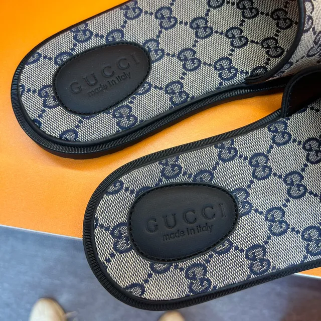 Gucci x Adidas Screener Slide gris GG Monogram mules 6