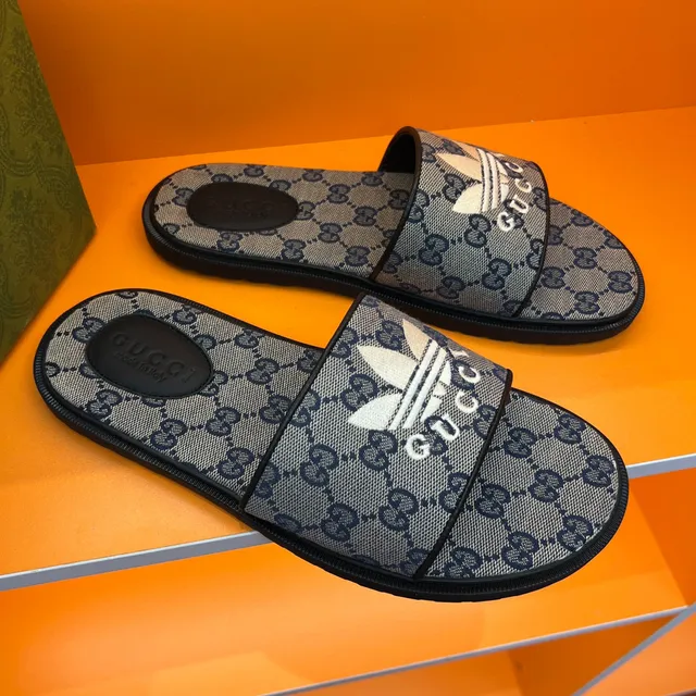 Gucci x Adidas Screener Slide gris GG Monogram mules 8