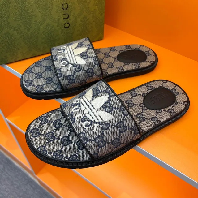 Gucci x Adidas Screener Slide gris GG Monogram mules 9