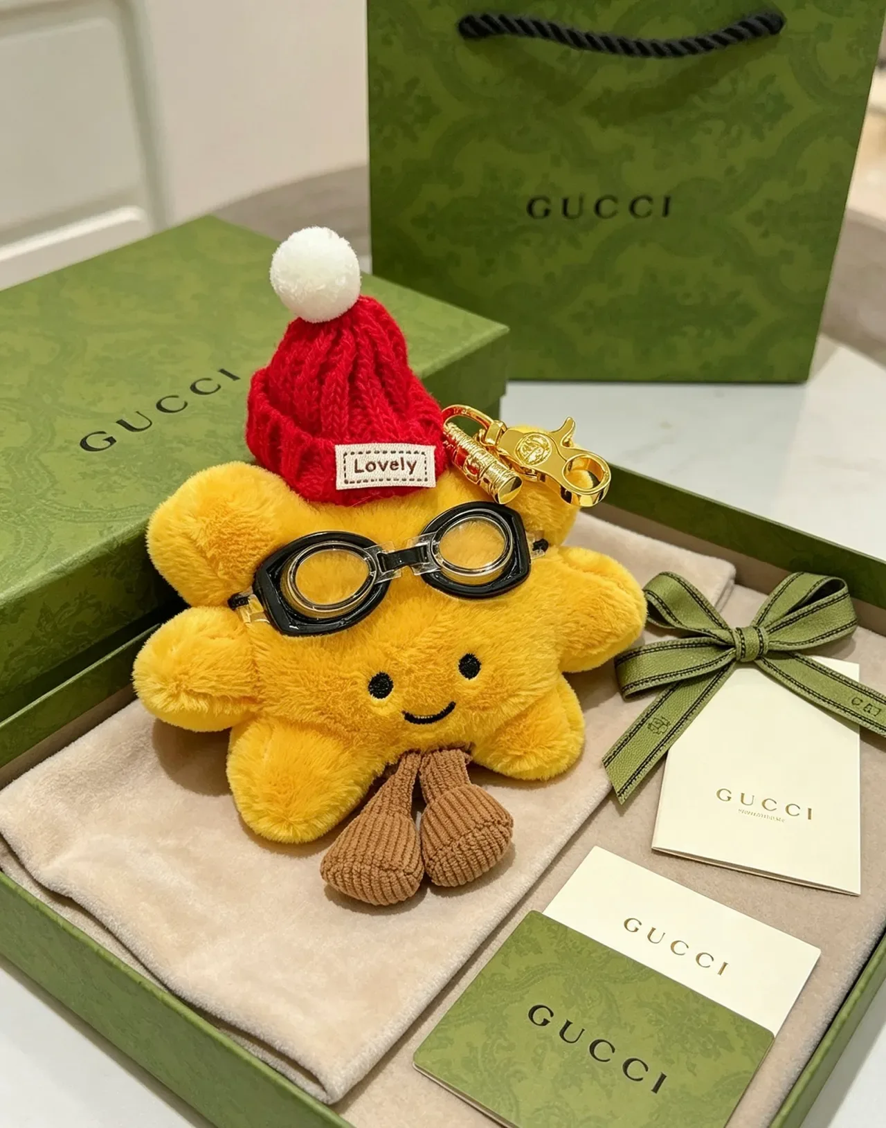 Gucci Yellow Red Plush Star-Shaped Goggle Accessory Handbag 5