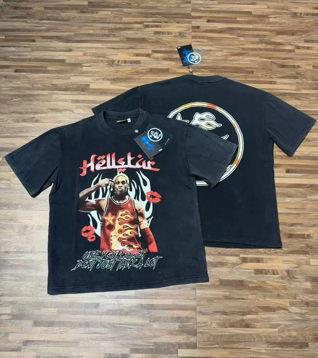 Camiseta gráfica Hellstar con motivo de llama negra 2