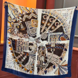 Hermès foulard en soie à motif géométrique abstrait