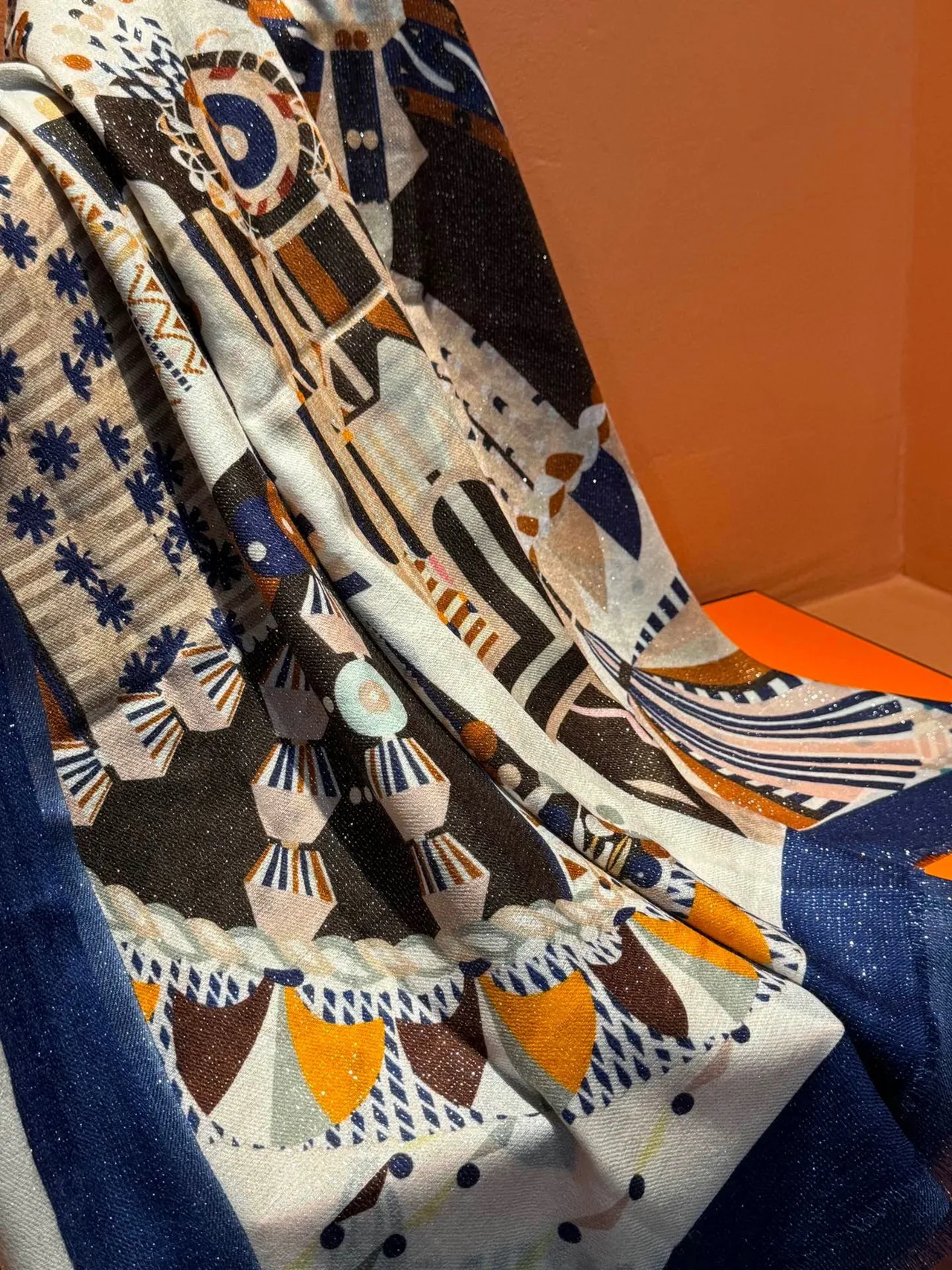Hermès অ্যাবস্ট্রাক্ট জ্যামিতিক প্রিন্ট রেশম স্কার্ফ 8