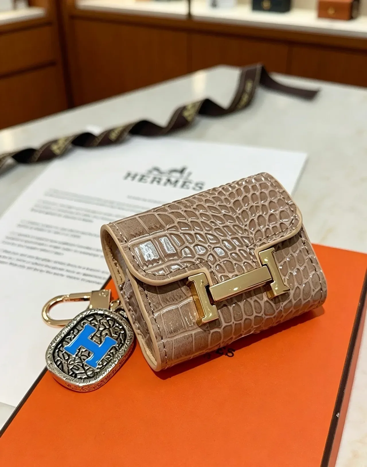 Hermès बेज गोल्ड मगरमच्छ त्वचा H-Turnlock Clasp सिक्का थैली 2