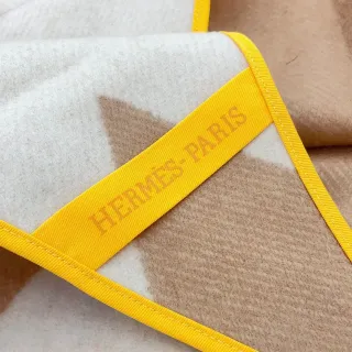 Hermès Beige Yellow Woven Grosgrain Border Geometric Pattern وشاح