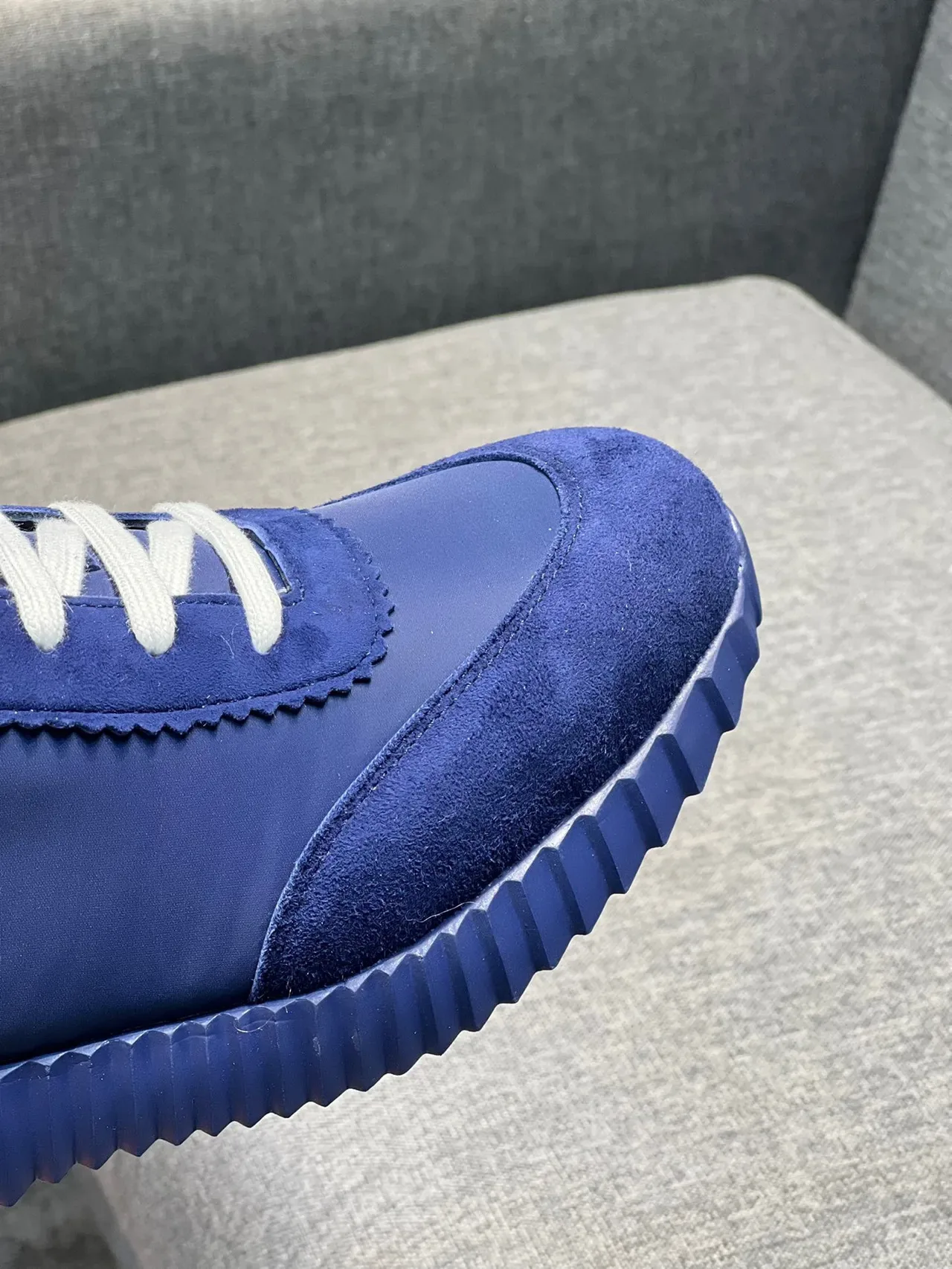 Hermès 蓝白 雕塑带棱纹鞋底 混合麂皮尼龙鞋面 生活方式运动鞋 3