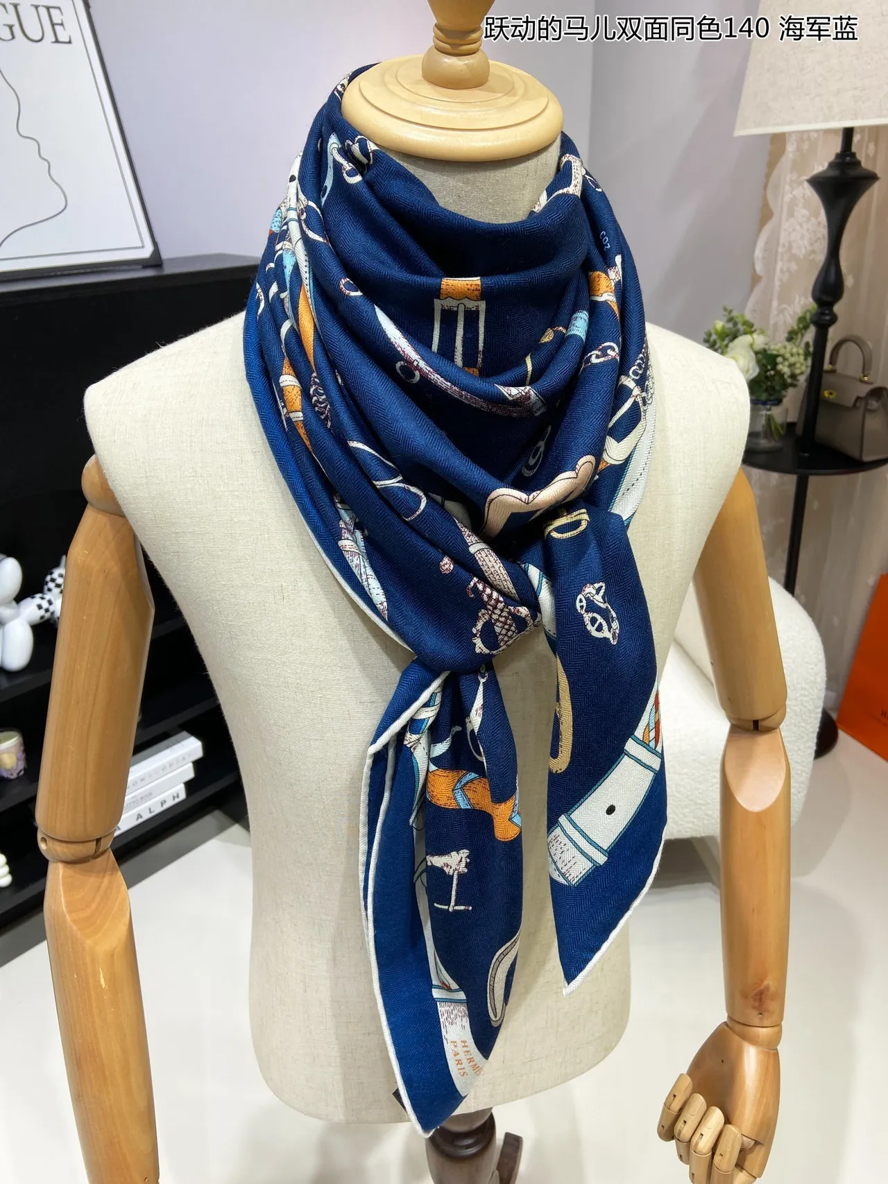 Hermès Cheval Impression Équestre Bleu Marine Foulard de Soie 5