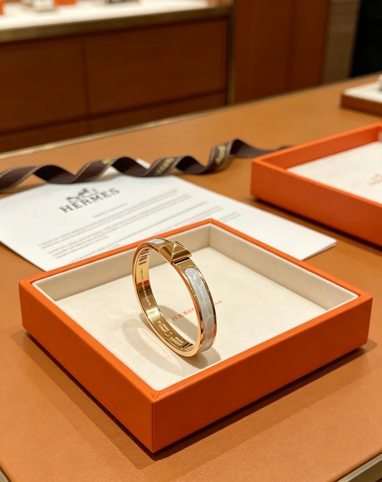 Hermès Clic H সোনালি রং এবং কুমির ত্বকের ইনলে ব্রেসলেট 8
