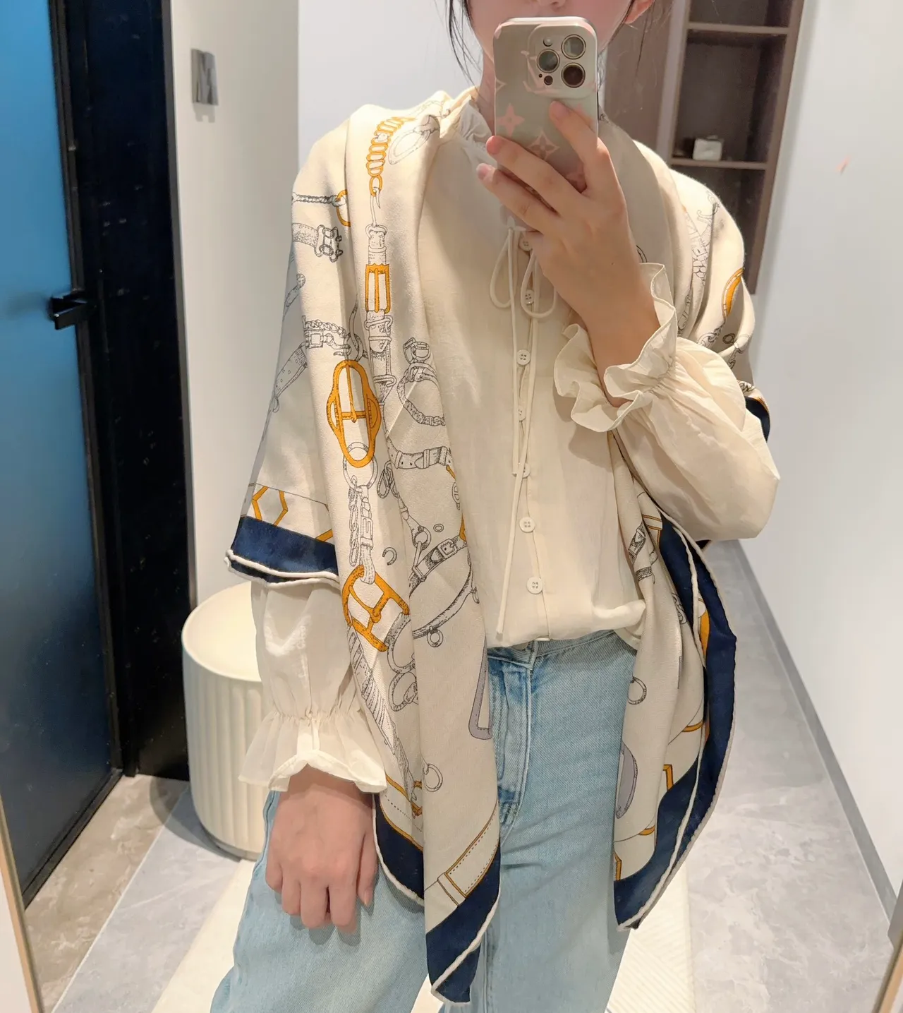 Hermès Bufanda de seda crema con estampado de hardware ecuestre 2