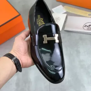 Hermès H Buckle 黑色漆皮乐福鞋