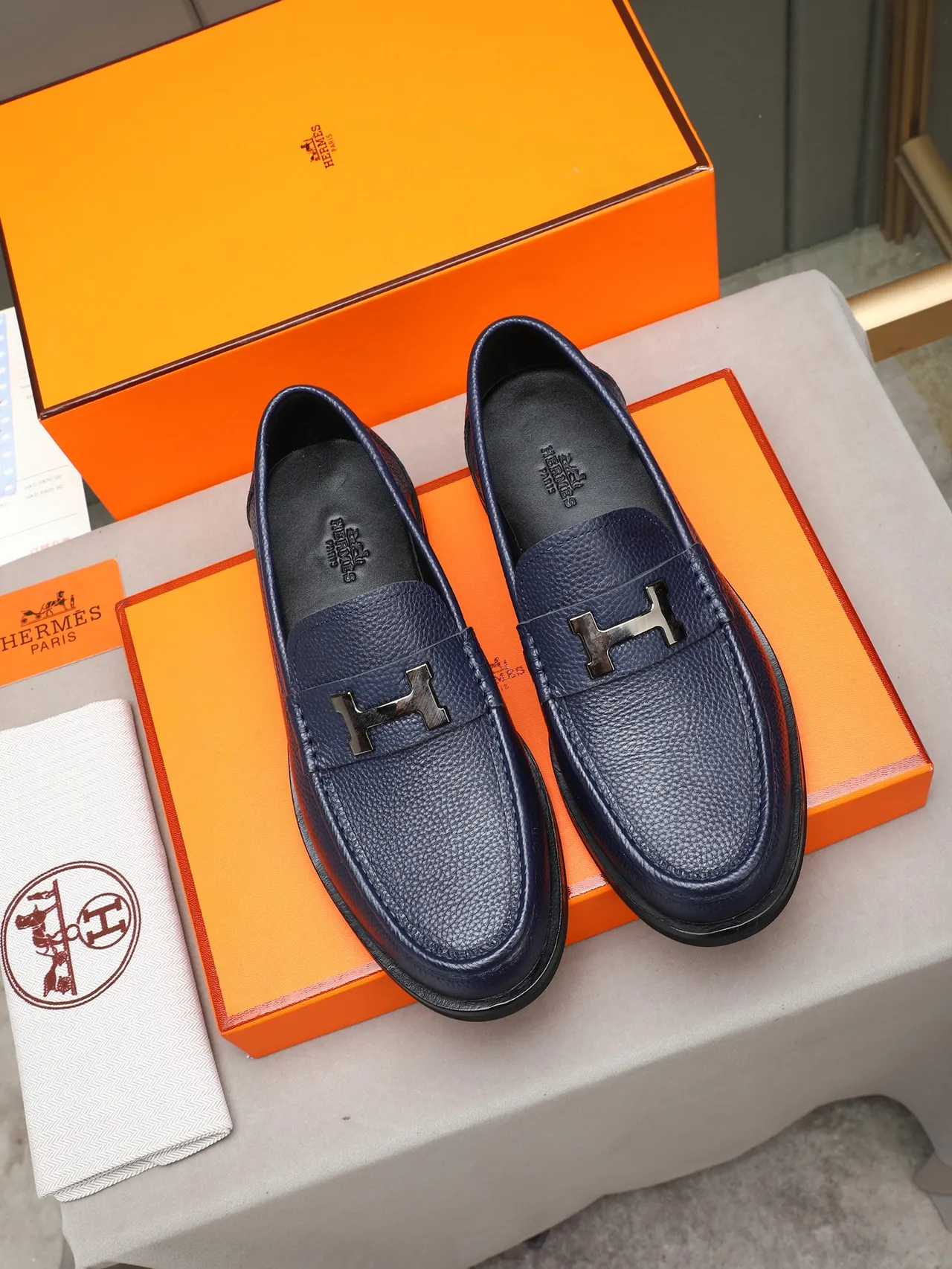 Hermès H-Logo Mocasín Azul Marino Cuero Granulado 2